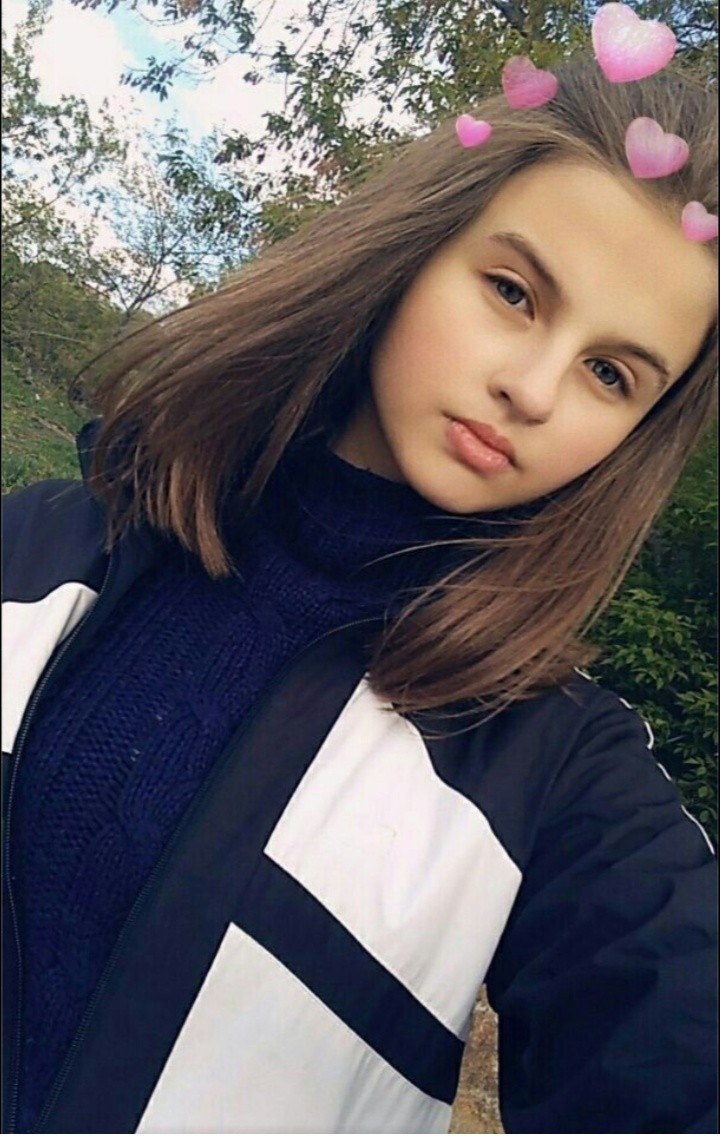 Красивый подросток селфи