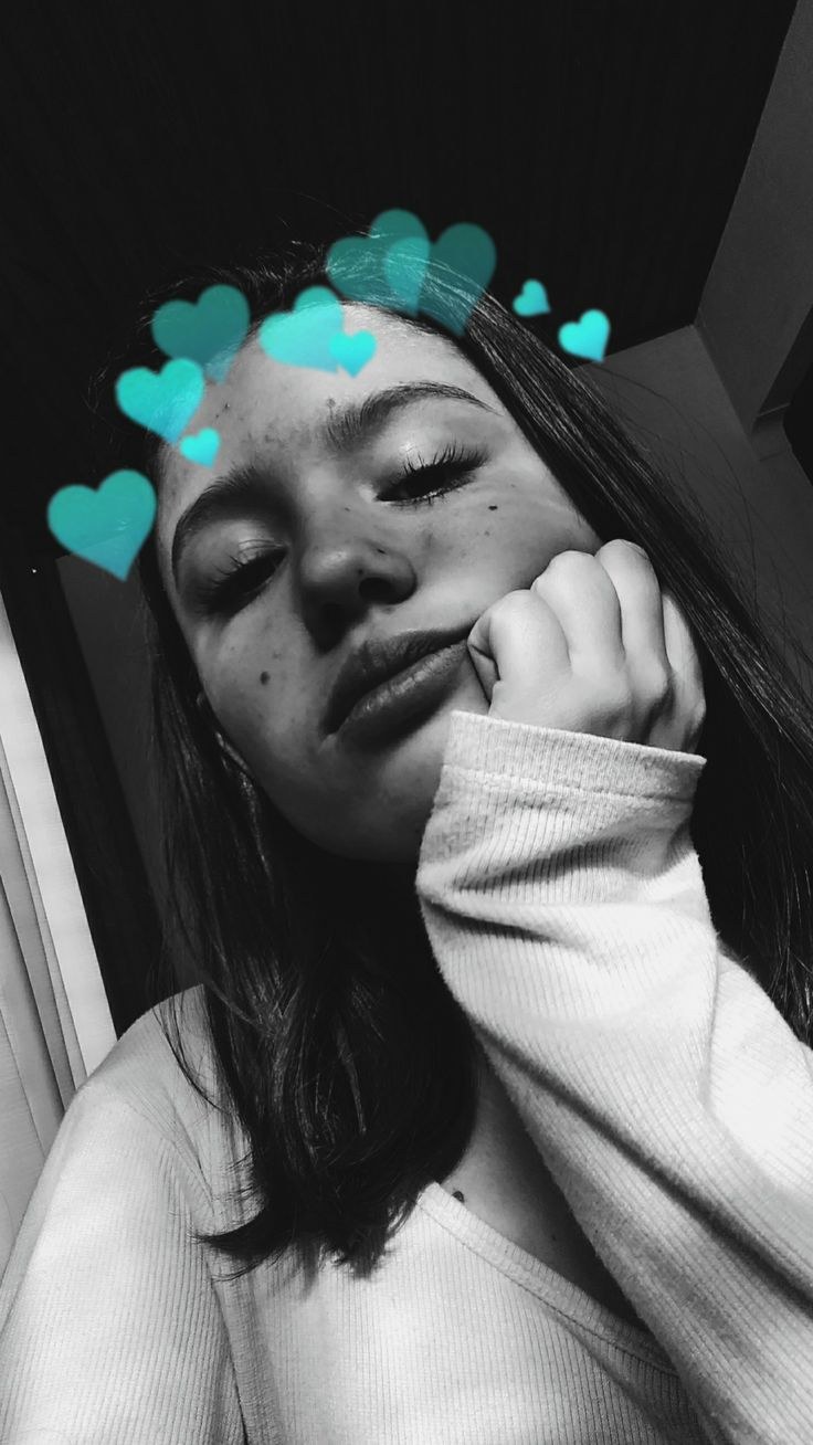 Девушка в зеркале без лица