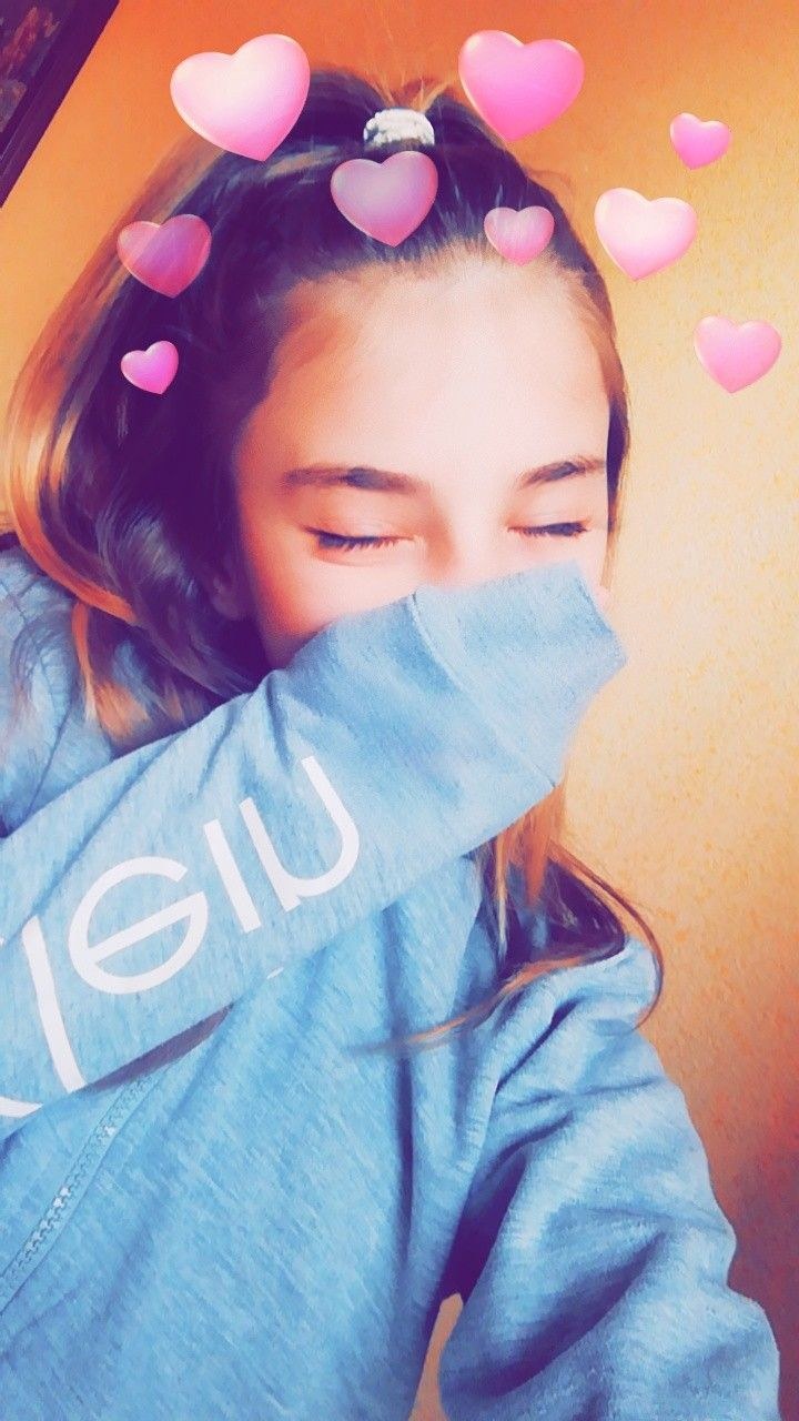 Сохры девушки в наушниках