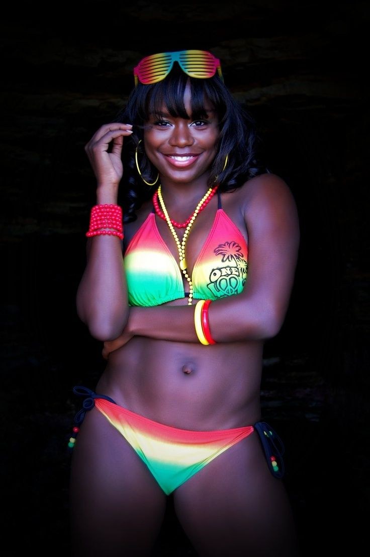 Девушки Ямайки в купальниках