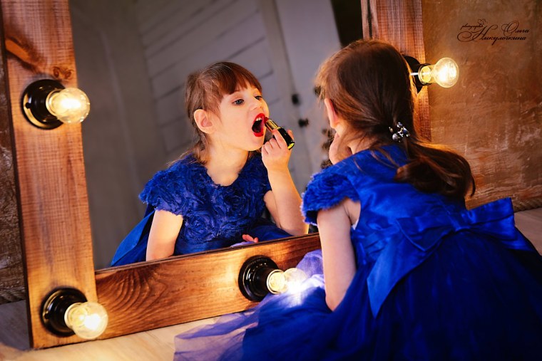 Девочка в зеркале