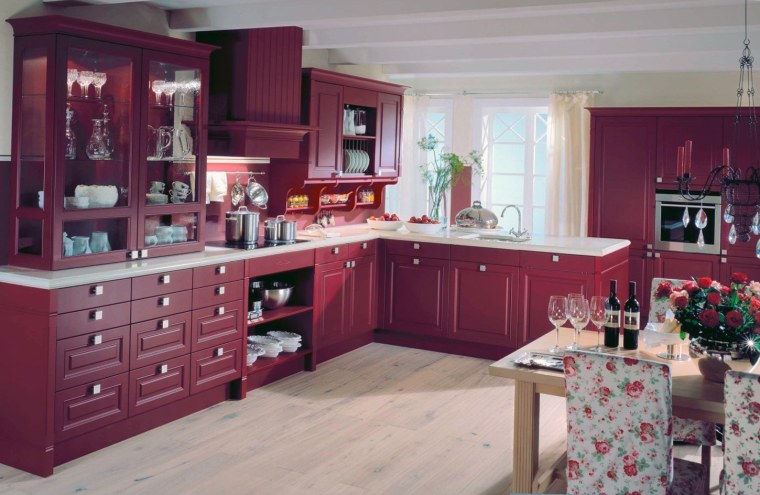 Кухни бордового цвета