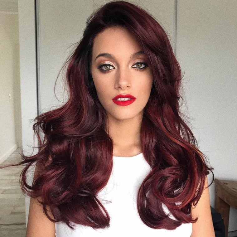 Бордовые волосы