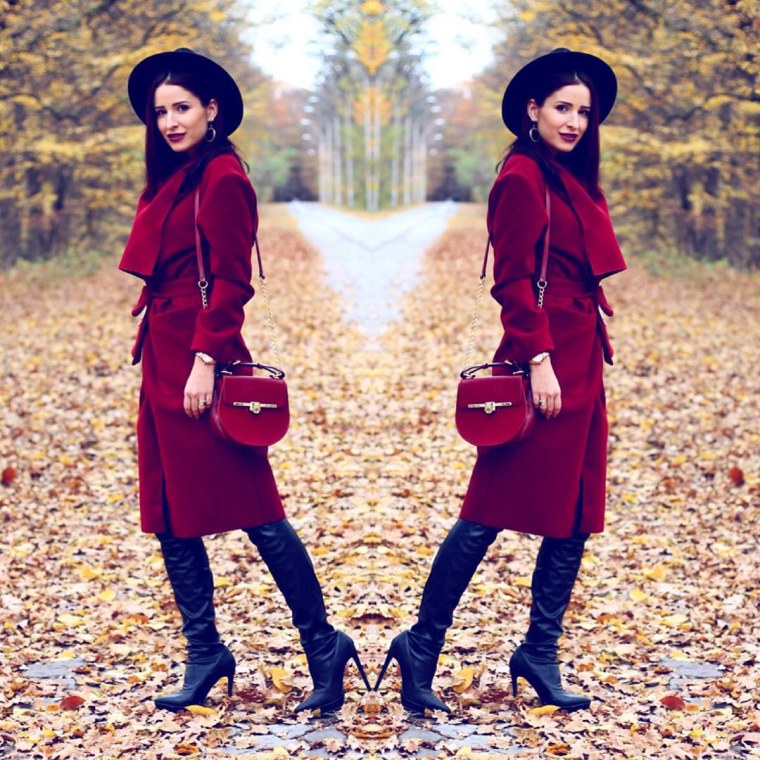 Пальто цвета марсала головной убор