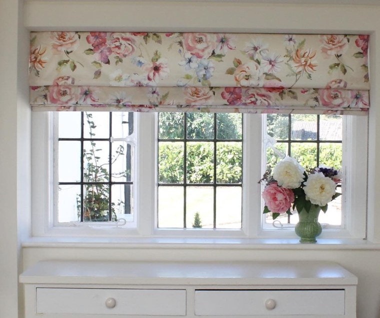 Римская штора в цветочек