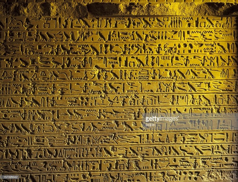 Древний Папирус письмена