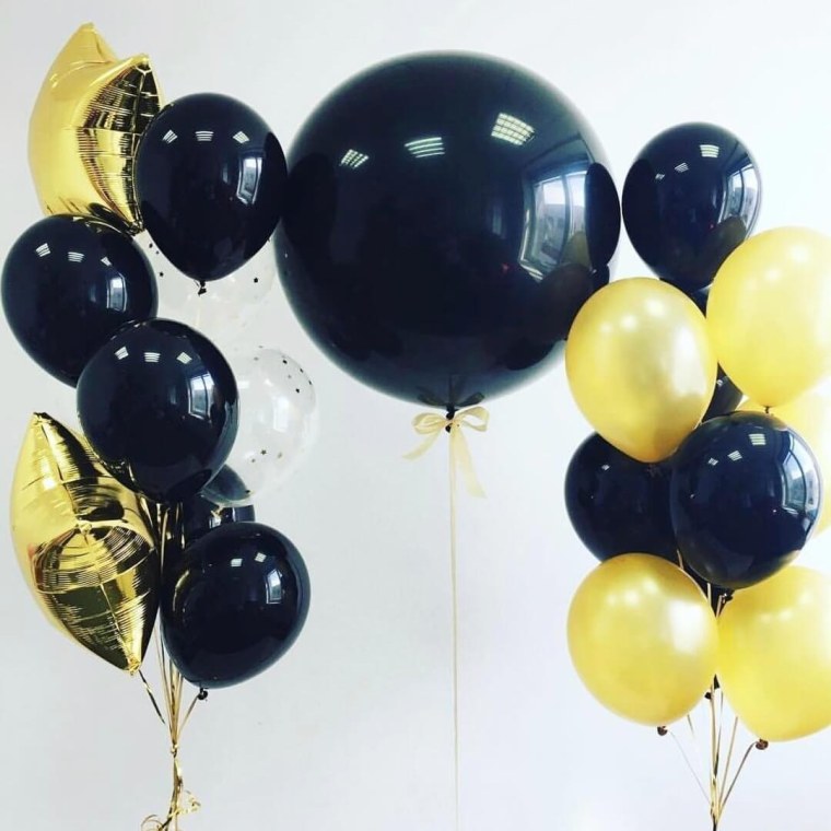 Черные воздушные шары композиции