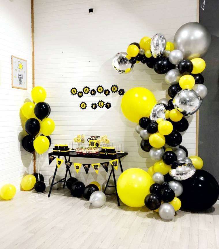 Гирлянда из шаров черно желтая