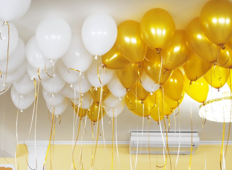 Бело золотые шары