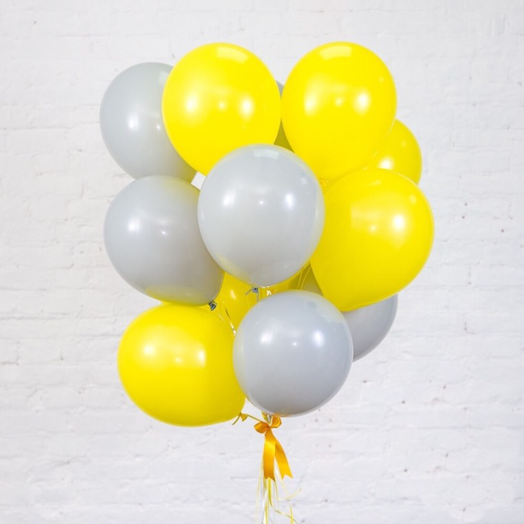 Композиция из желтых шаров