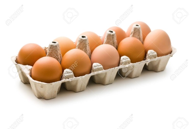 Яйца в ячейки на прозрачном фоне