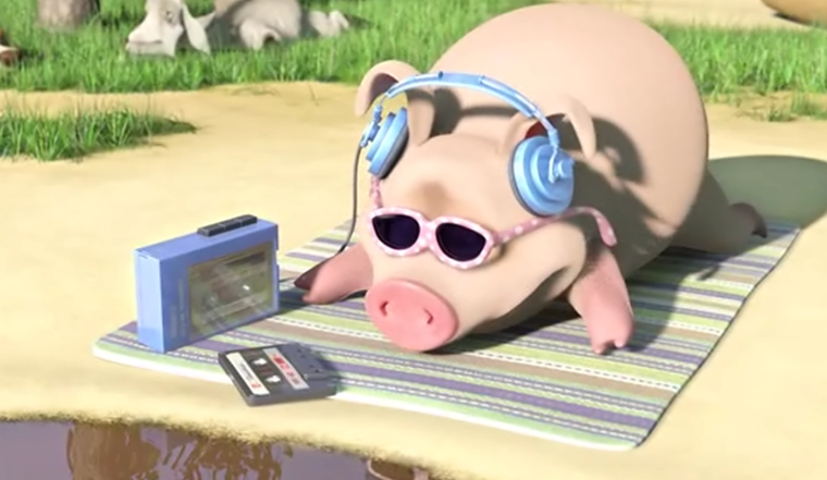 Свинья в наушниках