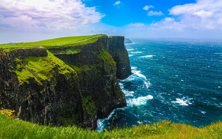 Вид с обрыва на океан