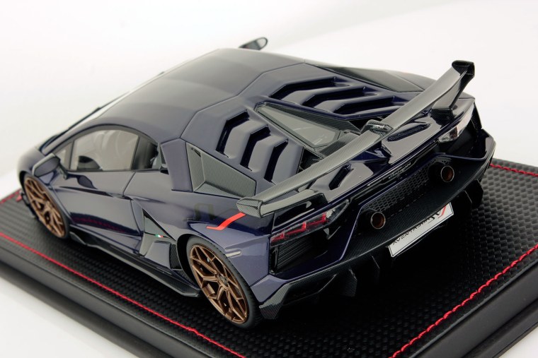 Lamborghini Aventador SVJ 1/18