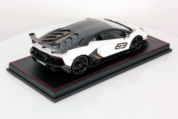 Lamborghini Aventador SVJ 1/18
