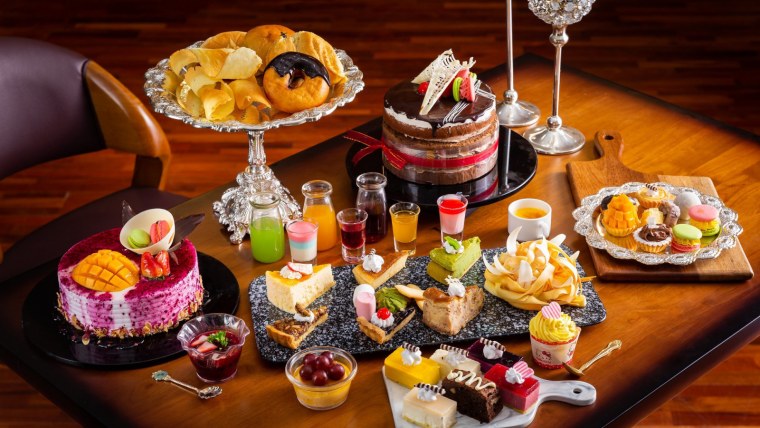 Стол со сладостями