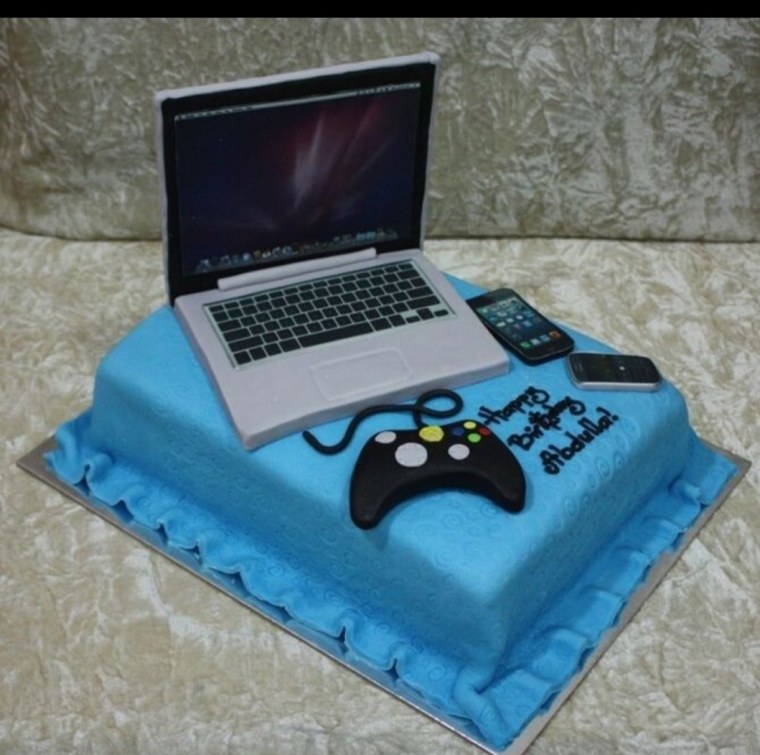 Торт в виде компьютера