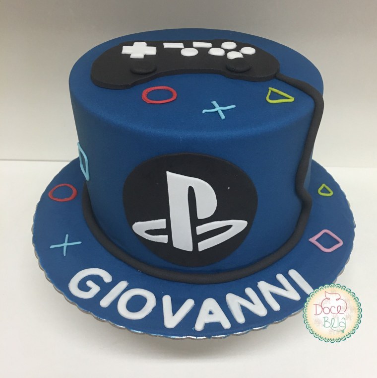 Торт в виде PLAYSTATION 4