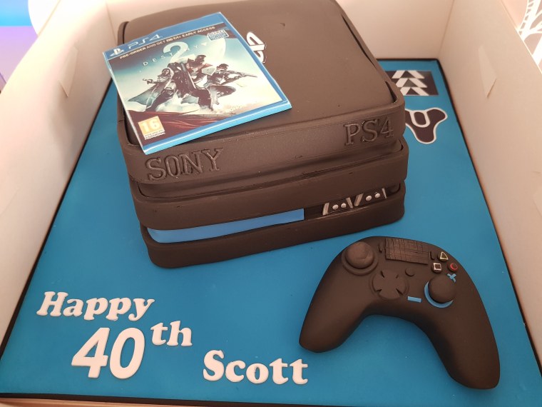 Торт в виде PLAYSTATION 5