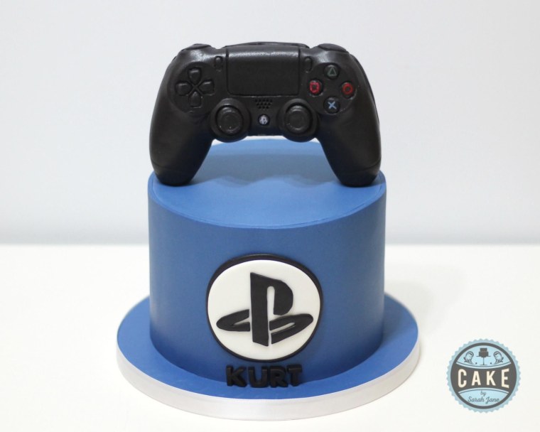 Торт с джойстиком