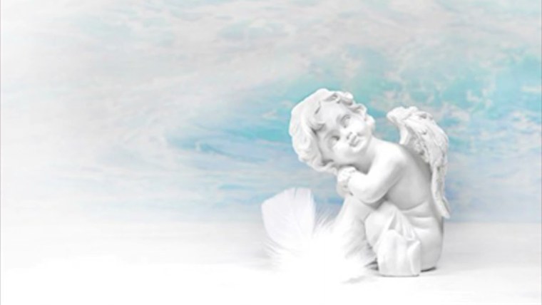 Ангел на голубом фоне