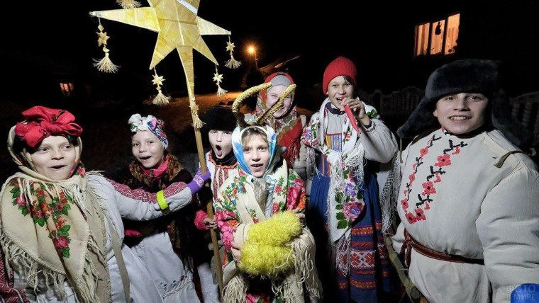 Ряженые дети на Коляду