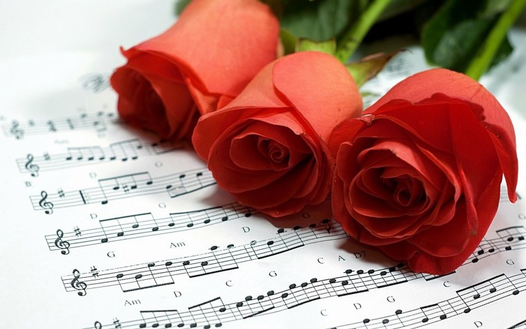 Открытки с нотами и цветами