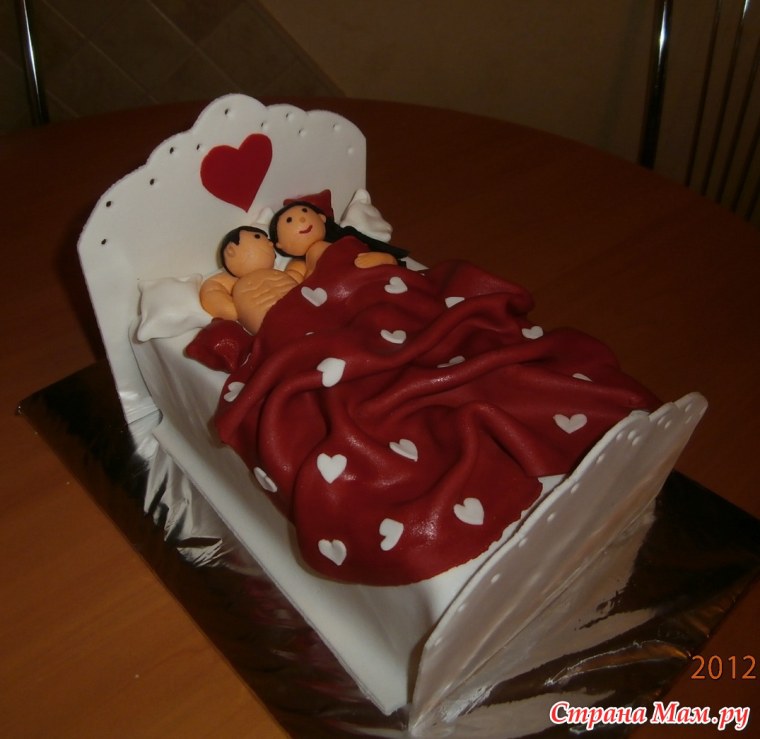 Торт кровать из крема