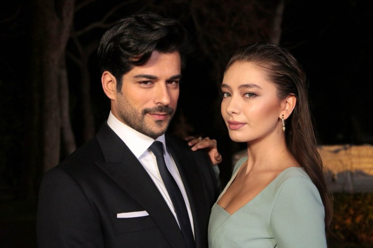 Бурак Озчивит Неслихан Неслихан Атагюль