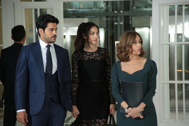 Турецкий сериал Кемаль и Нихан Эмир