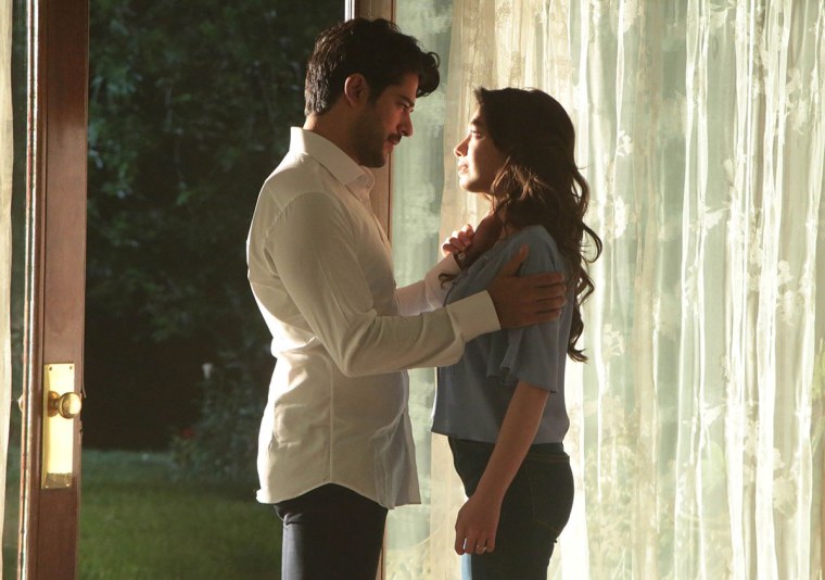 Турецкий сериал Кемаль и Нихан Эмир