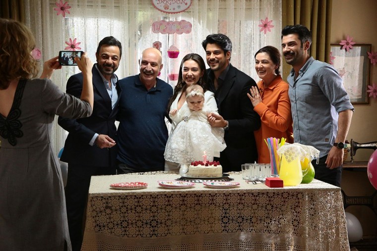 Кара Севда турецкий сериал Дениз