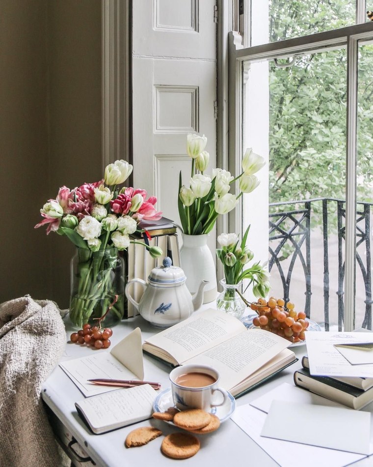 Завтрак у окна