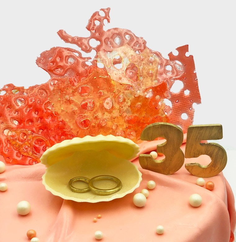 С днем коралловой свадьбы