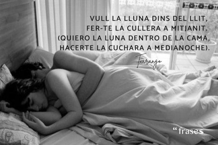 Объятия в кровати