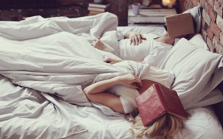 Валяться в постели