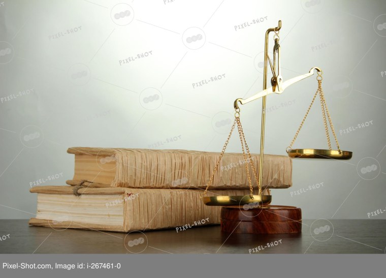 На весах книги и деньги