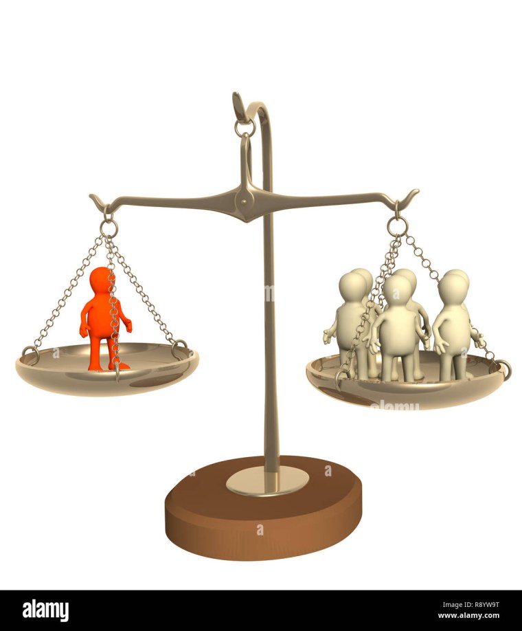 Чаша весов с человечками