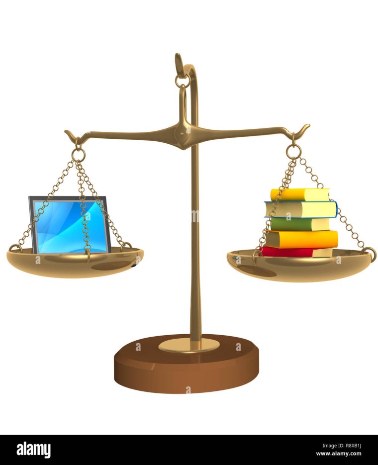 Весы с чашами и компьютером