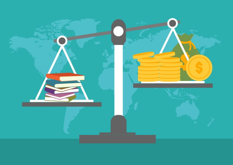 Весы деньги и знания