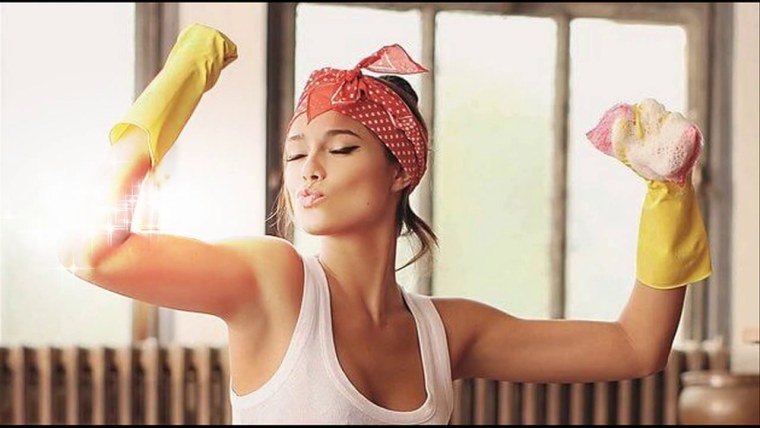 Красивая уборщица