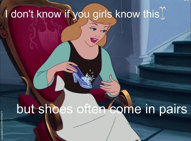 Золушка надевает туфельку