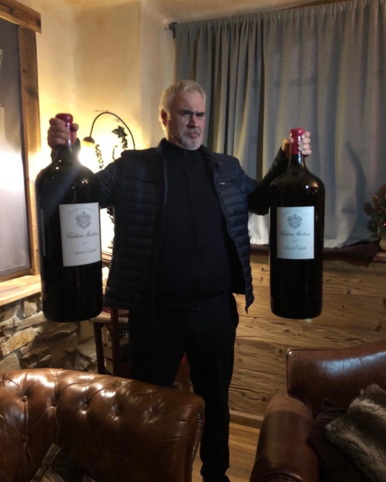 Валерий Меладзе с бутылками вина