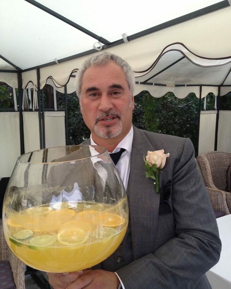 Валерий Меладзе с бокалом