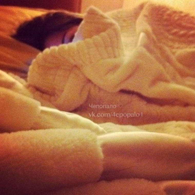 Селфи в кровати с одеялом