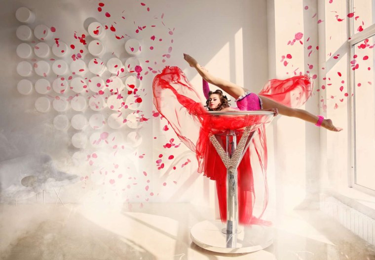 Девушка с бокалом