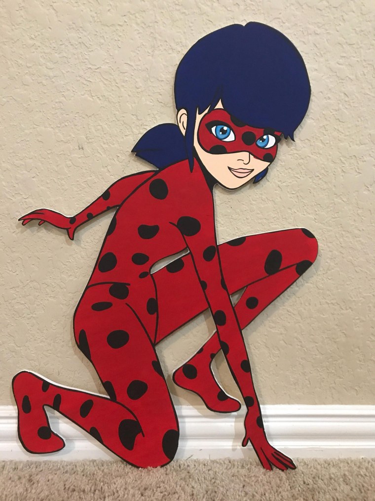 Украшение в стиле леди баг