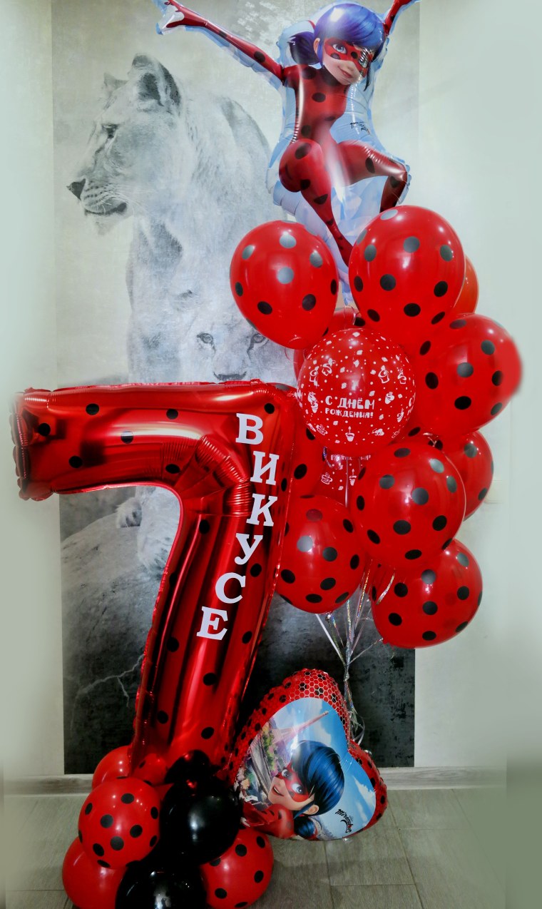 Композиция шаров в стиле леди баг