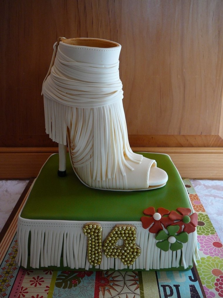 Торт в виде одежды