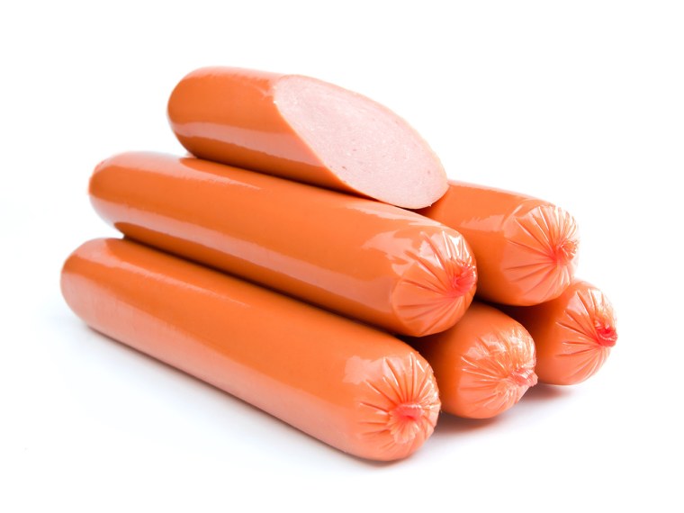 Сардельки на белом фоне
